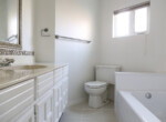 32 - suite - bathroom